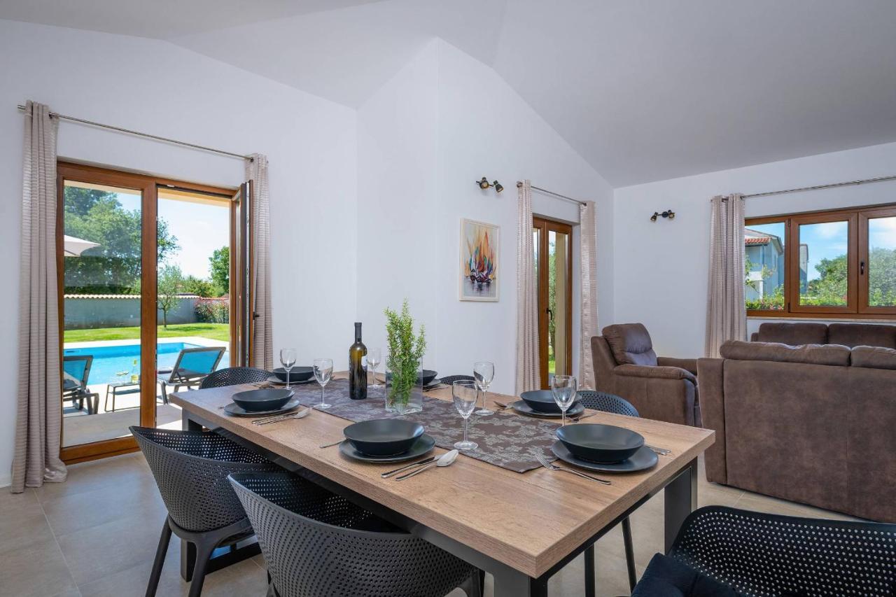 Holiday House Luca Porec Ngoại thất bức ảnh