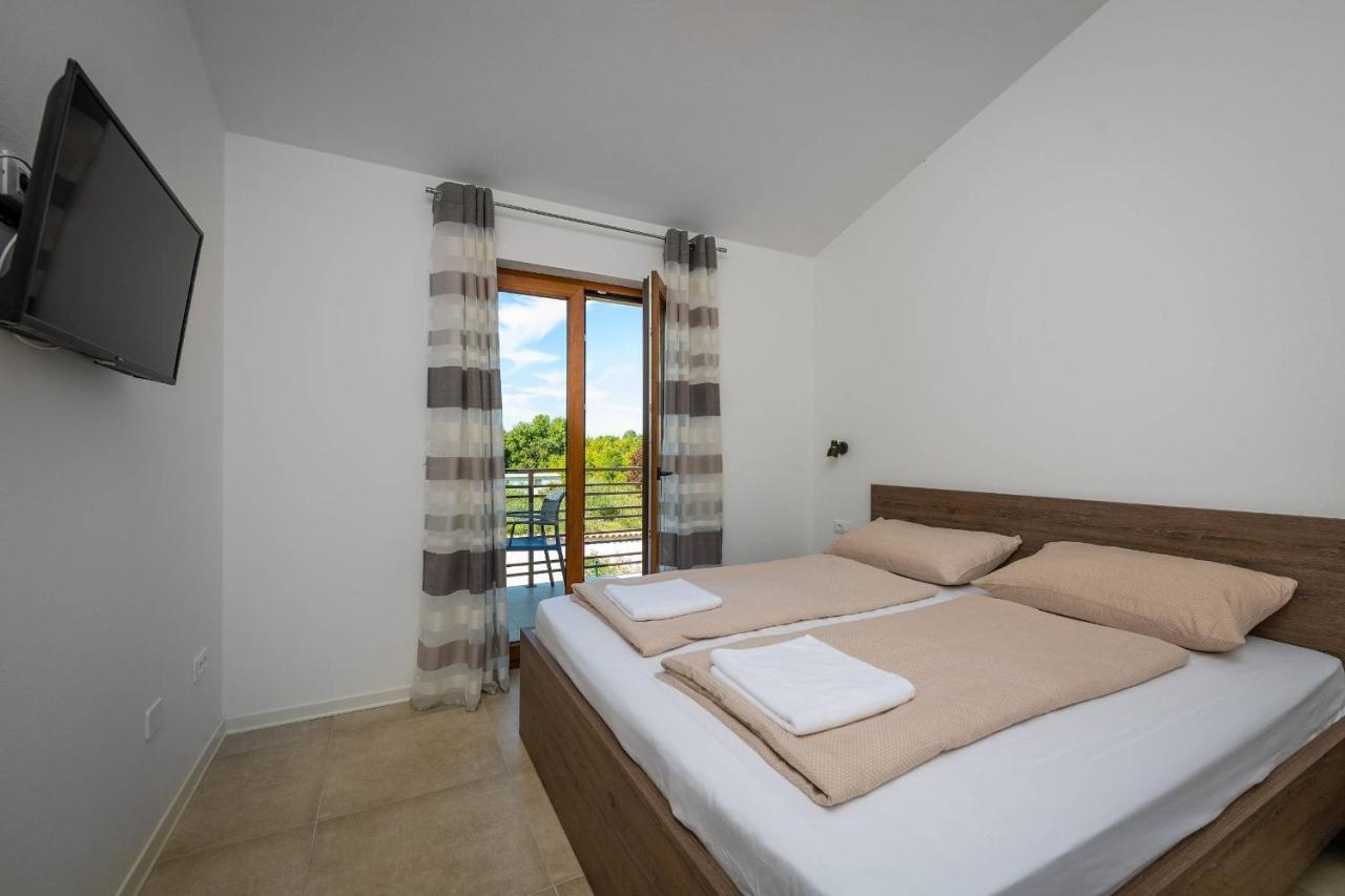 Holiday House Luca Porec Ngoại thất bức ảnh