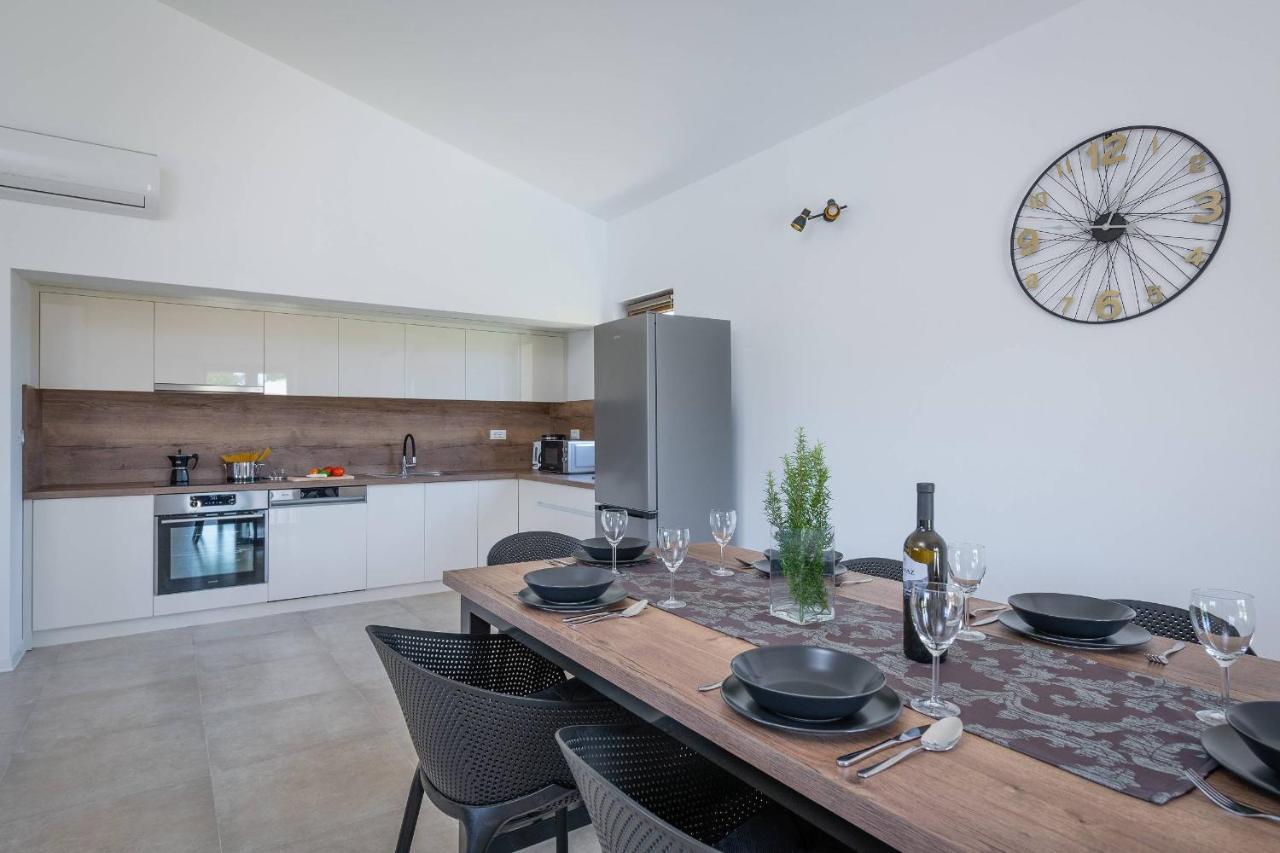 Holiday House Luca Porec Ngoại thất bức ảnh