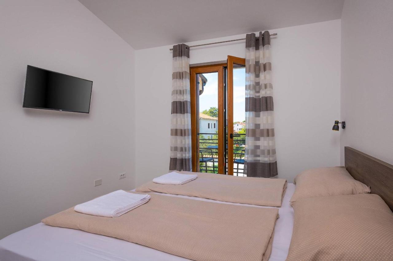 Holiday House Luca Porec Ngoại thất bức ảnh
