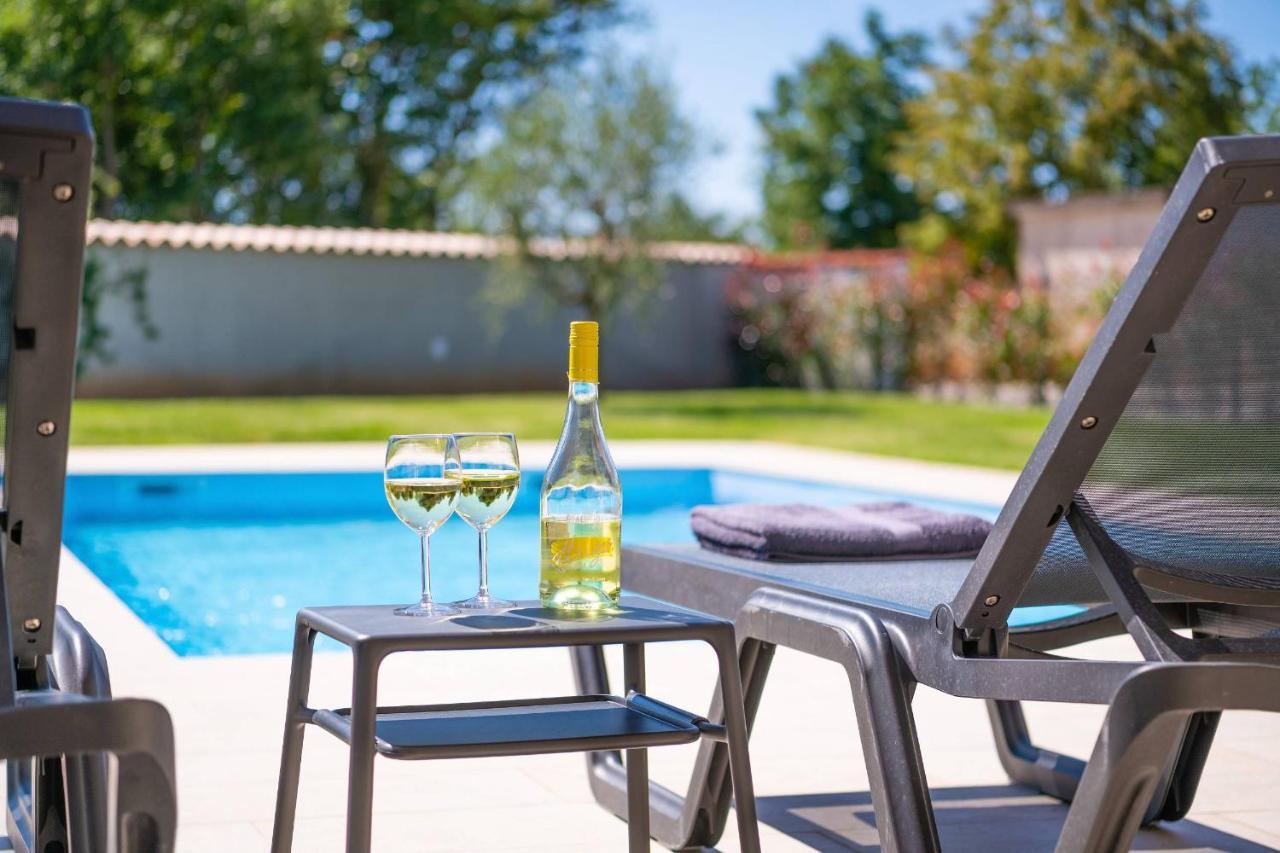 Holiday House Luca Porec Ngoại thất bức ảnh